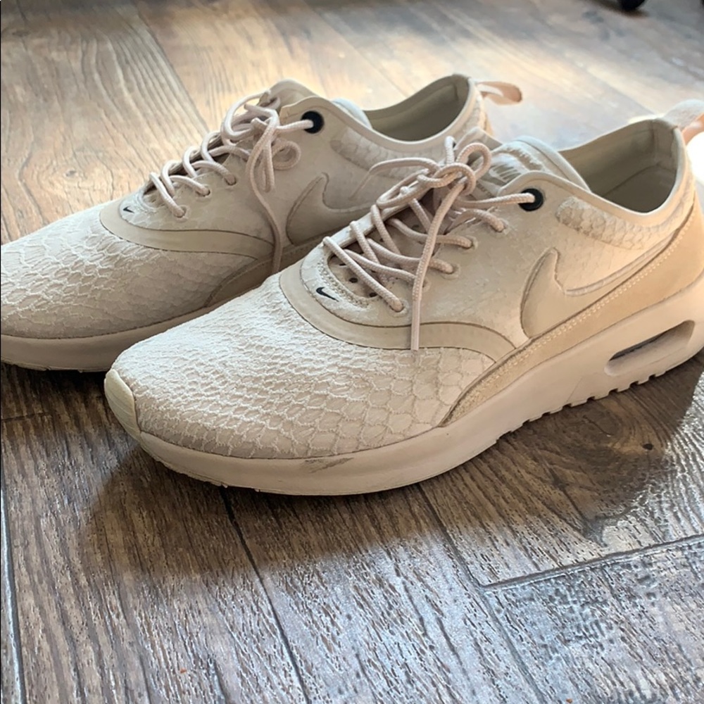 Nike Air Max Theas Beige size 9.5